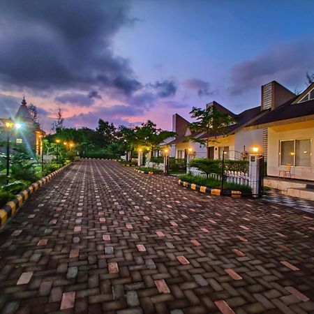 Pushpam Sanskruti Resort Karjat - A Pure Veg Resort Dhamni Buitenkant foto