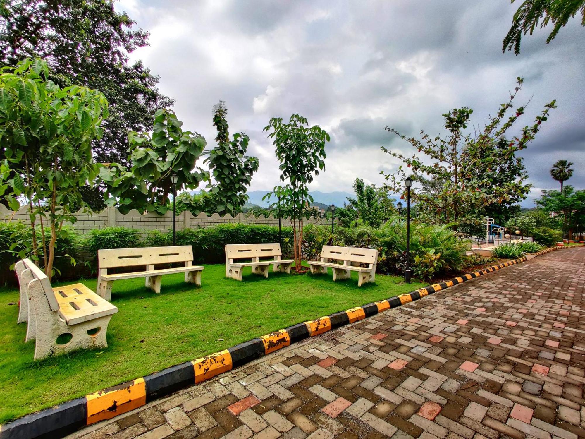Pushpam Sanskruti Resort Karjat - A Pure Veg Resort Dhamni Buitenkant foto