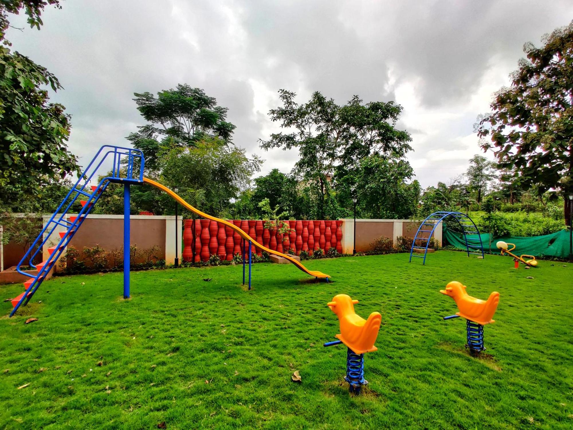 Pushpam Sanskruti Resort Karjat - A Pure Veg Resort Dhamni Buitenkant foto