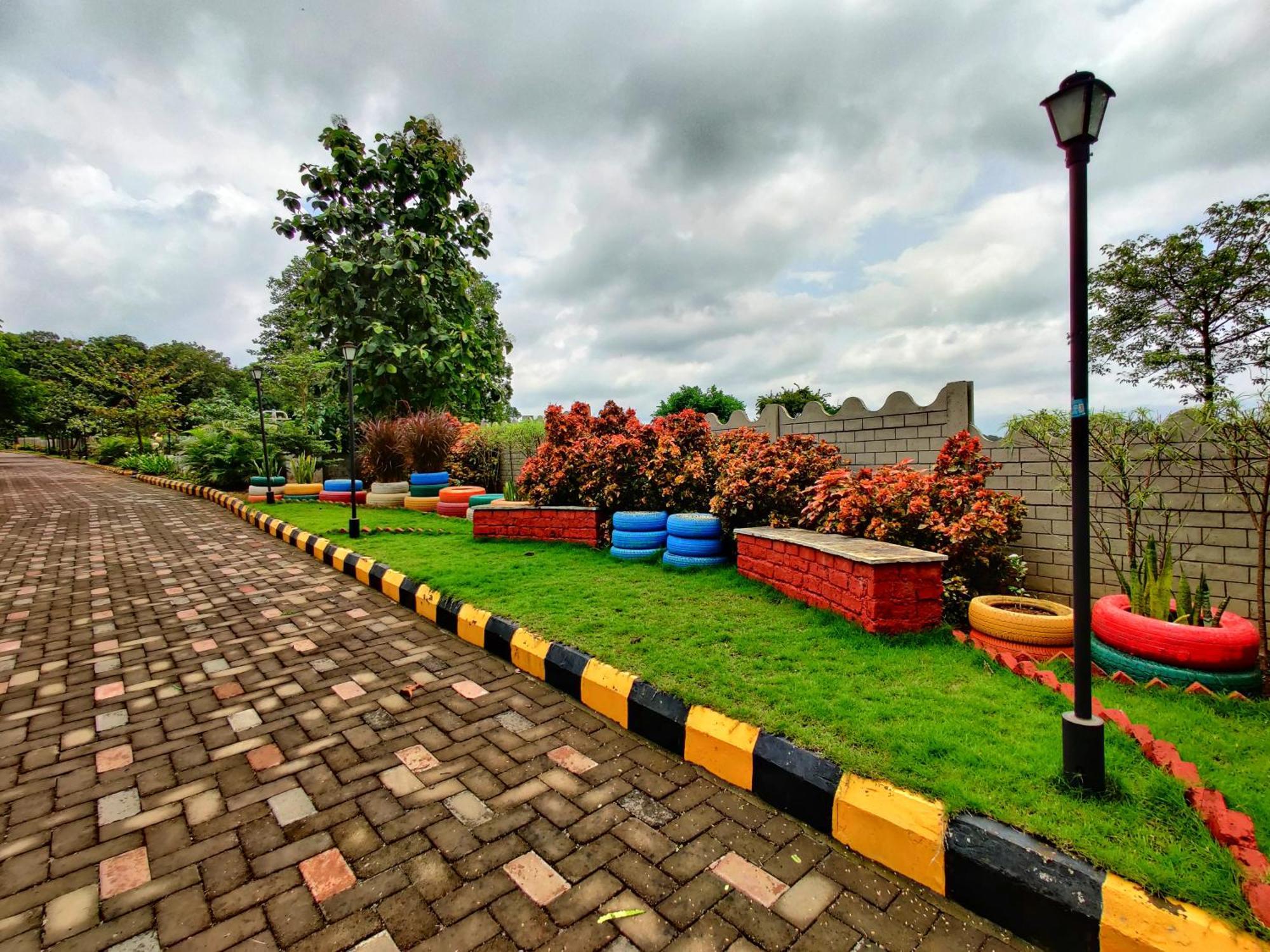 Pushpam Sanskruti Resort Karjat - A Pure Veg Resort Dhamni Buitenkant foto