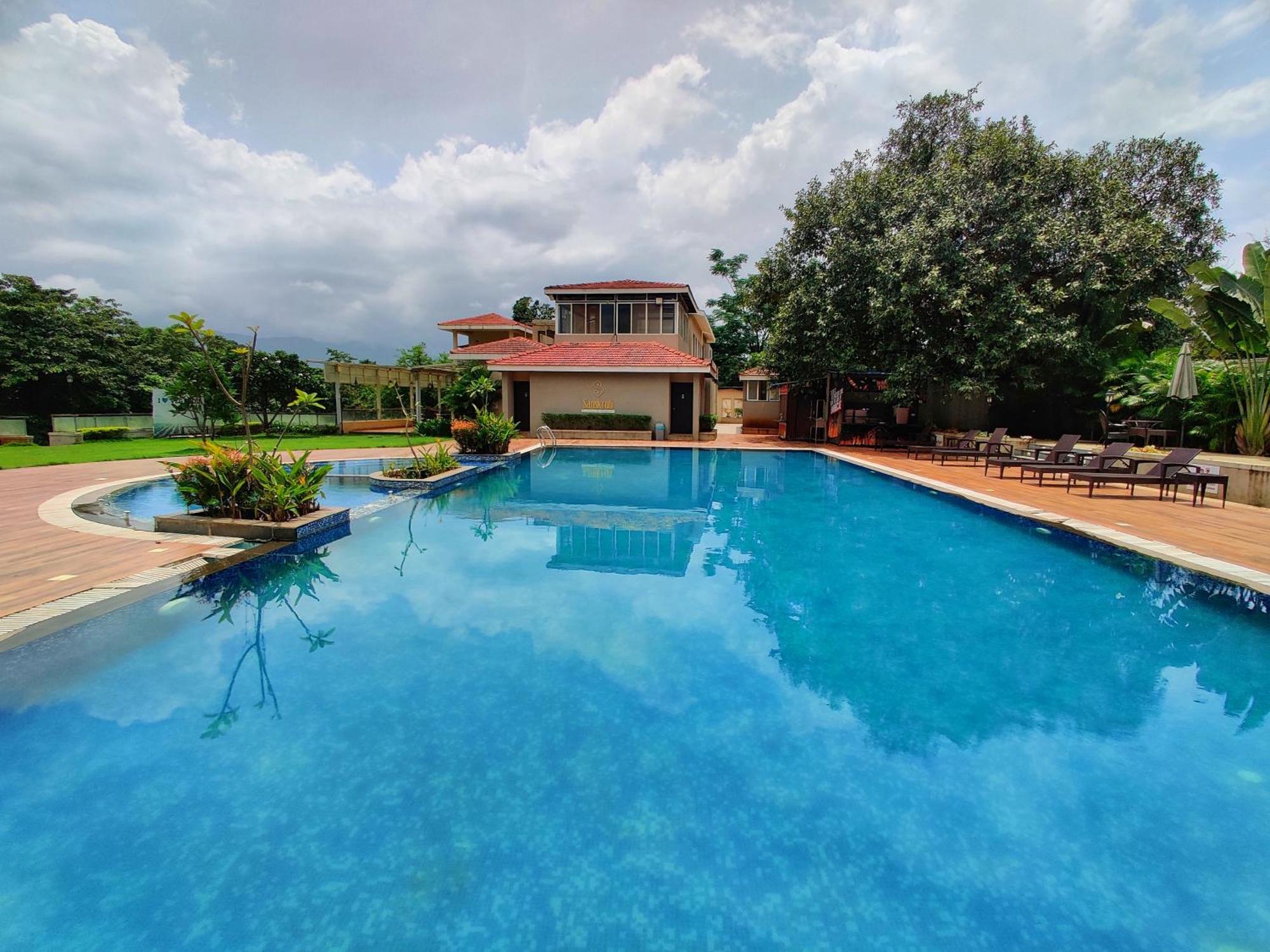 Pushpam Sanskruti Resort Karjat - A Pure Veg Resort Dhamni Buitenkant foto