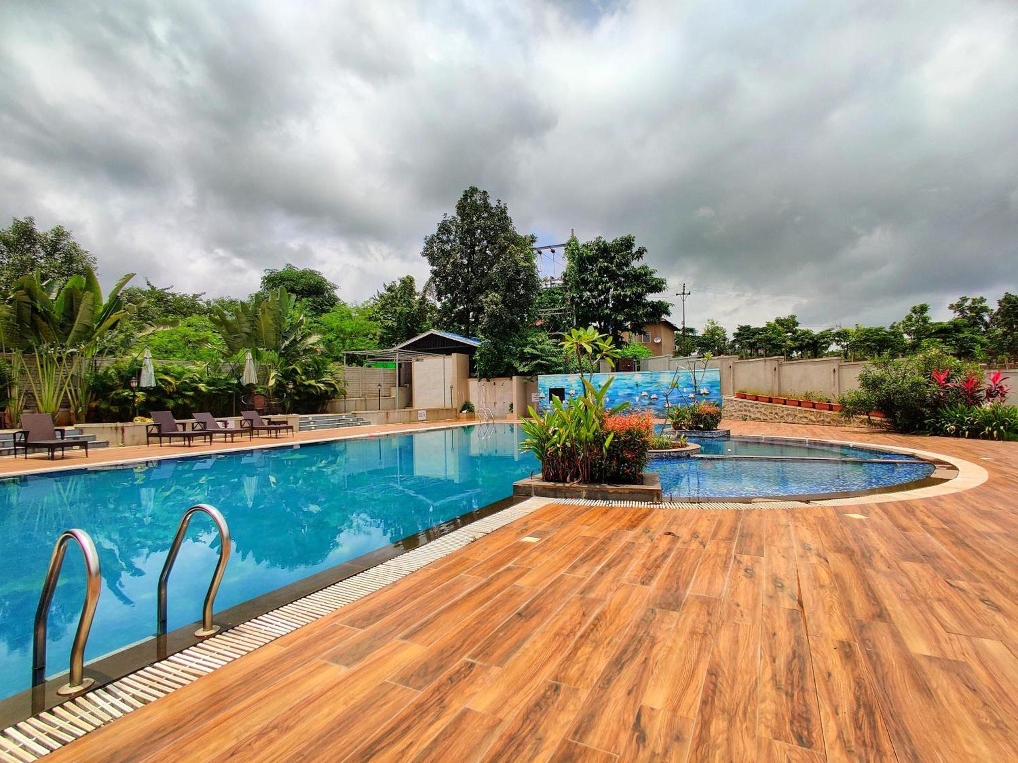 Pushpam Sanskruti Resort Karjat - A Pure Veg Resort Dhamni Buitenkant foto