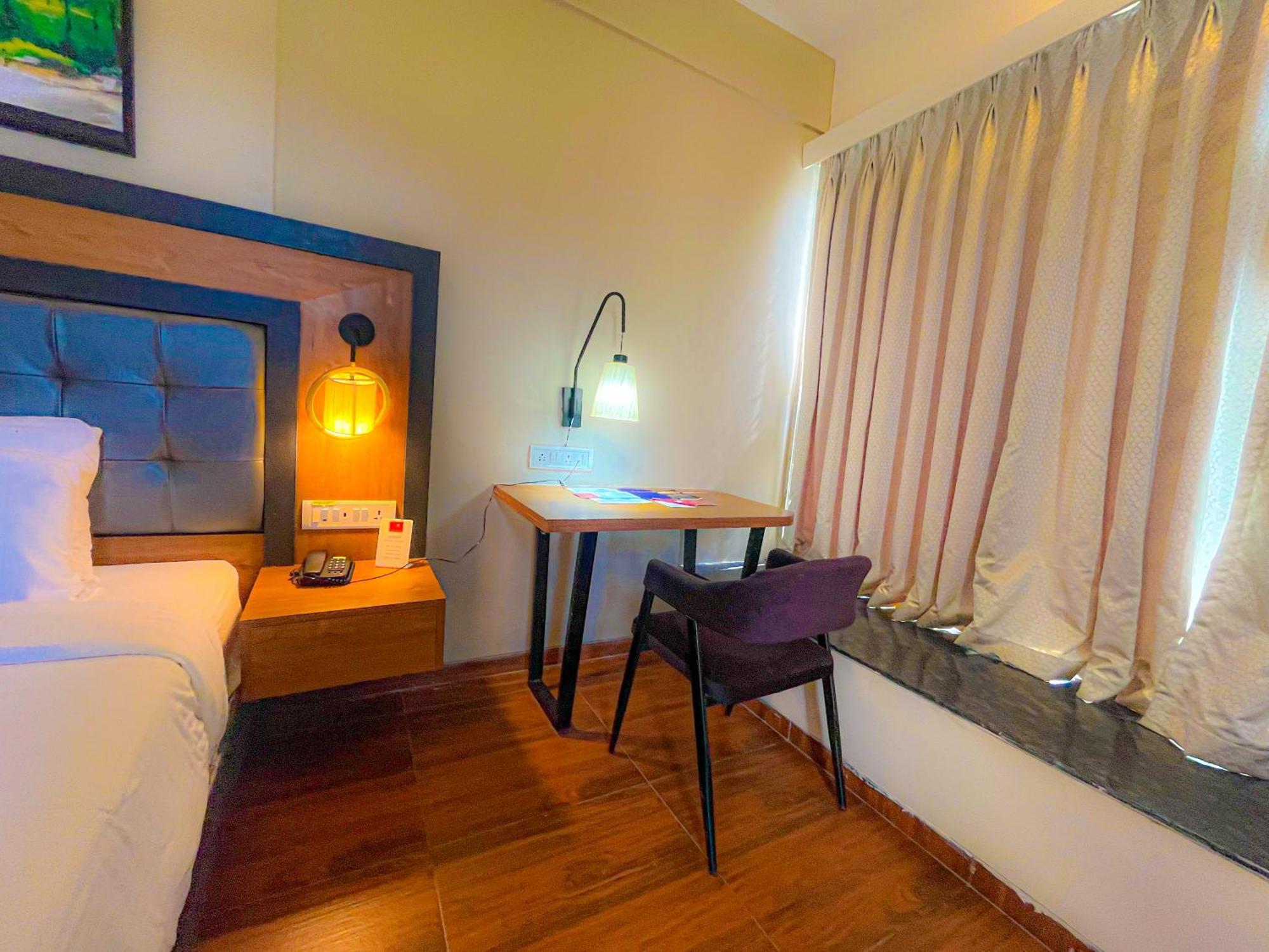 Pushpam Sanskruti Resort Karjat - A Pure Veg Resort Dhamni Buitenkant foto